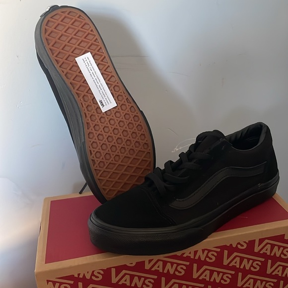 Color black - Picture 3 of 4